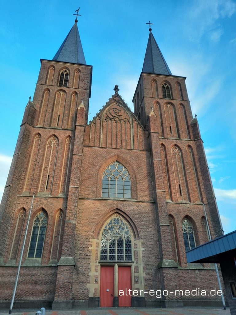 Церковь Вознесения Девы Марии [Stiftkirche St. Maria Himmelfahr] в Клеве